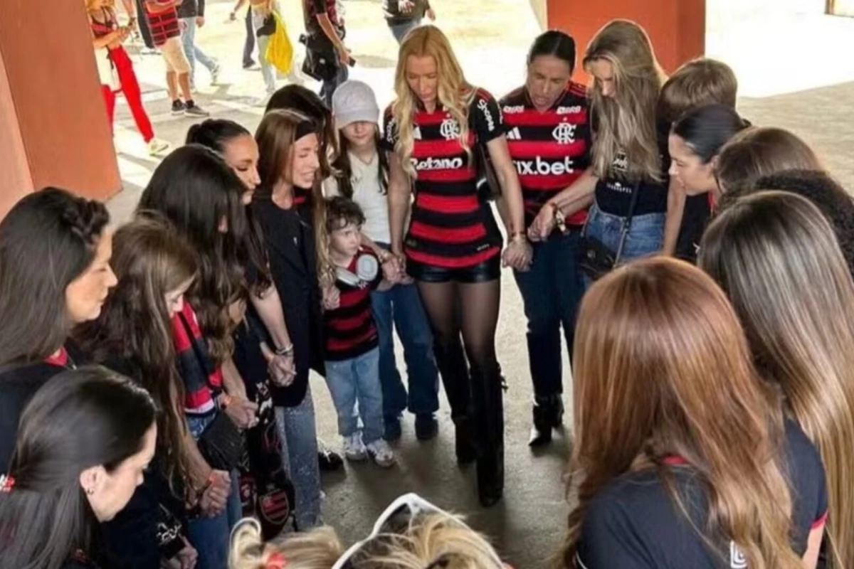 Esposas de jogadores do Flamengo emocionam ao formar corrente de oração antes da final da Libertadores