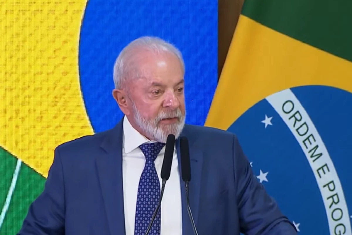 Lula compara Forças Armadas a Deus e chama Bolsonaro de ‘imbecil’ em discurso em SP Lula compara Forças Armadas a Deus e chama Bolsonaro de ‘imbecil’ em discurso em SP